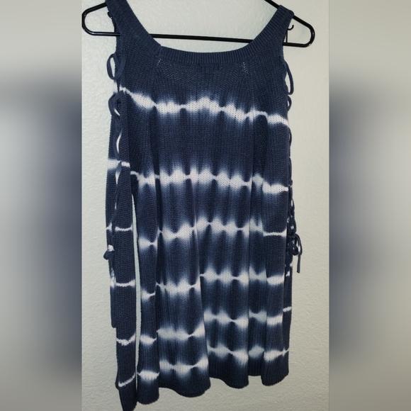 TORRID COLD-SHOULDER LACE-UP SLEEVE SWEATER, SIZE 00 ~ EXCELLENT CONDITION - Picture 11 of 16